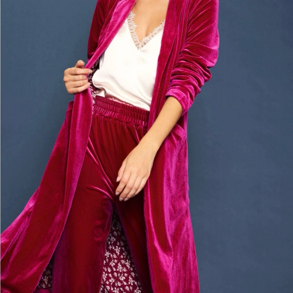 Skies Are Blue Fuchsia Velvet Duster